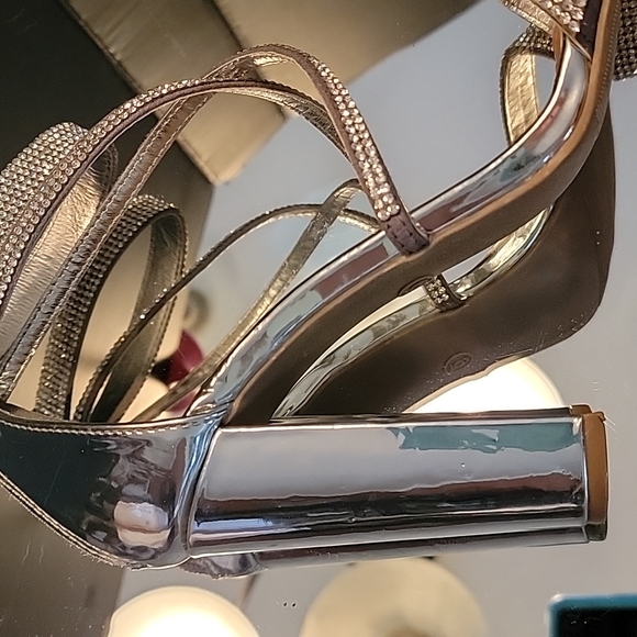 NWOT Charlotte Russe silver and rinestone sandals sz6 4 in block heel - Picture 11 of 11